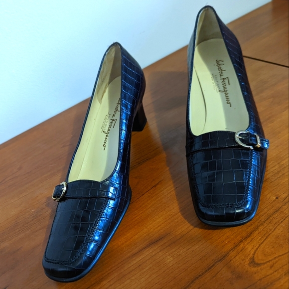 Vintage Salvatore Ferragamo Black Pumps, 8 NARROW, EUC - Picture 8 of 10